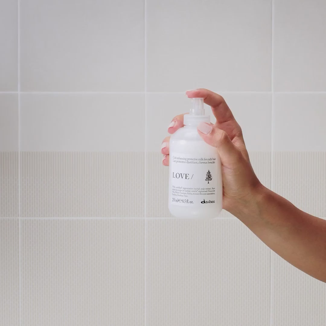 Davines Essential Haircare LOVE CURL Enhancing Milk 250ml